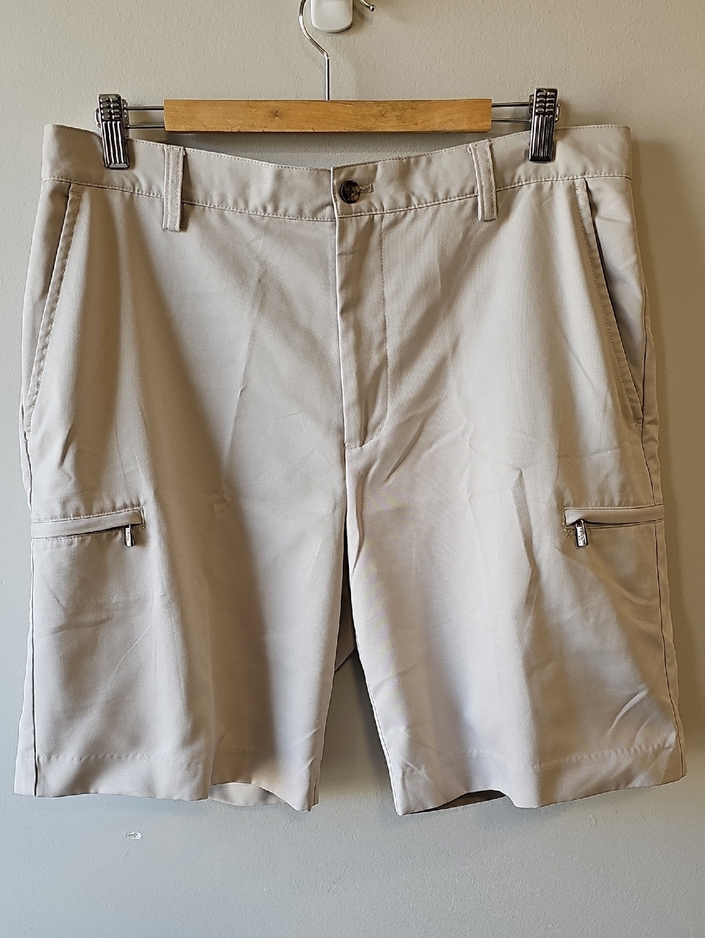 Izod 34" Beige Cargo Shorts with Zip Pockets